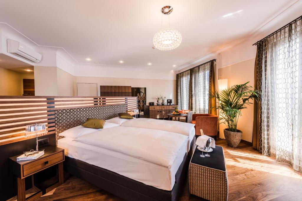 
Penthouse Junior Suite Lake View
