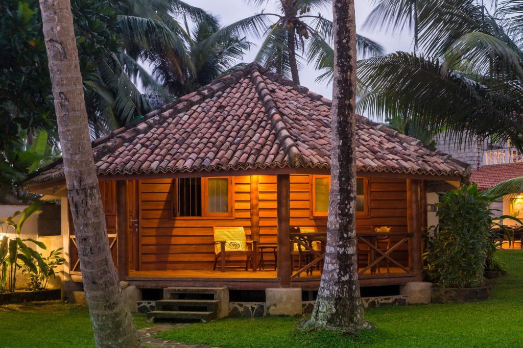 حديقة خارج Rockside Cabanas Hotel
