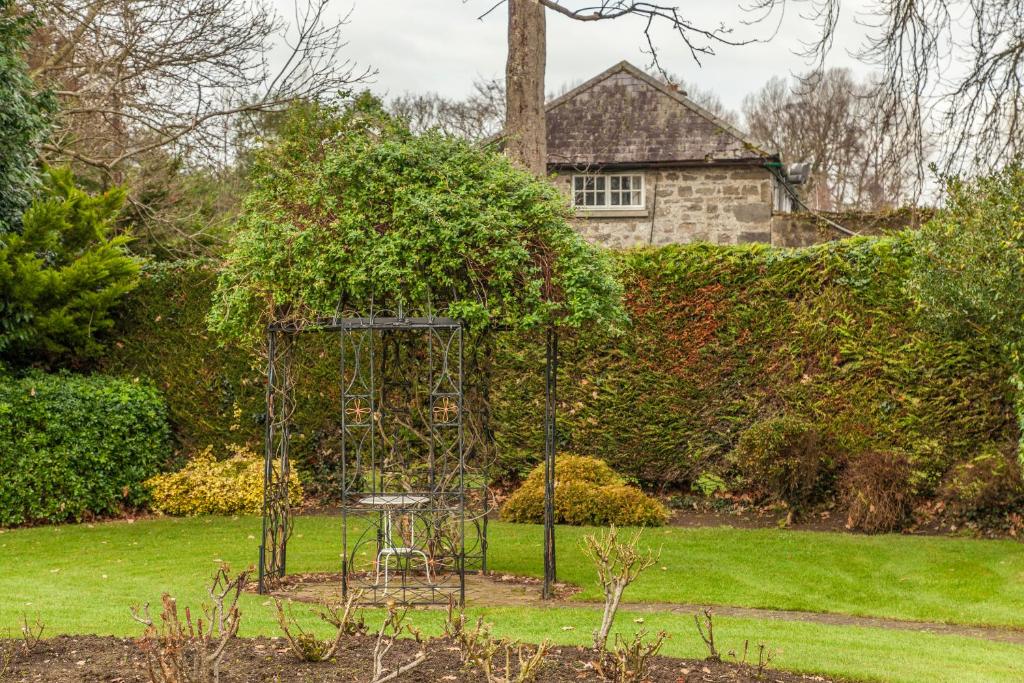 Κήπος έξω από το Leixlip Manor Hotel