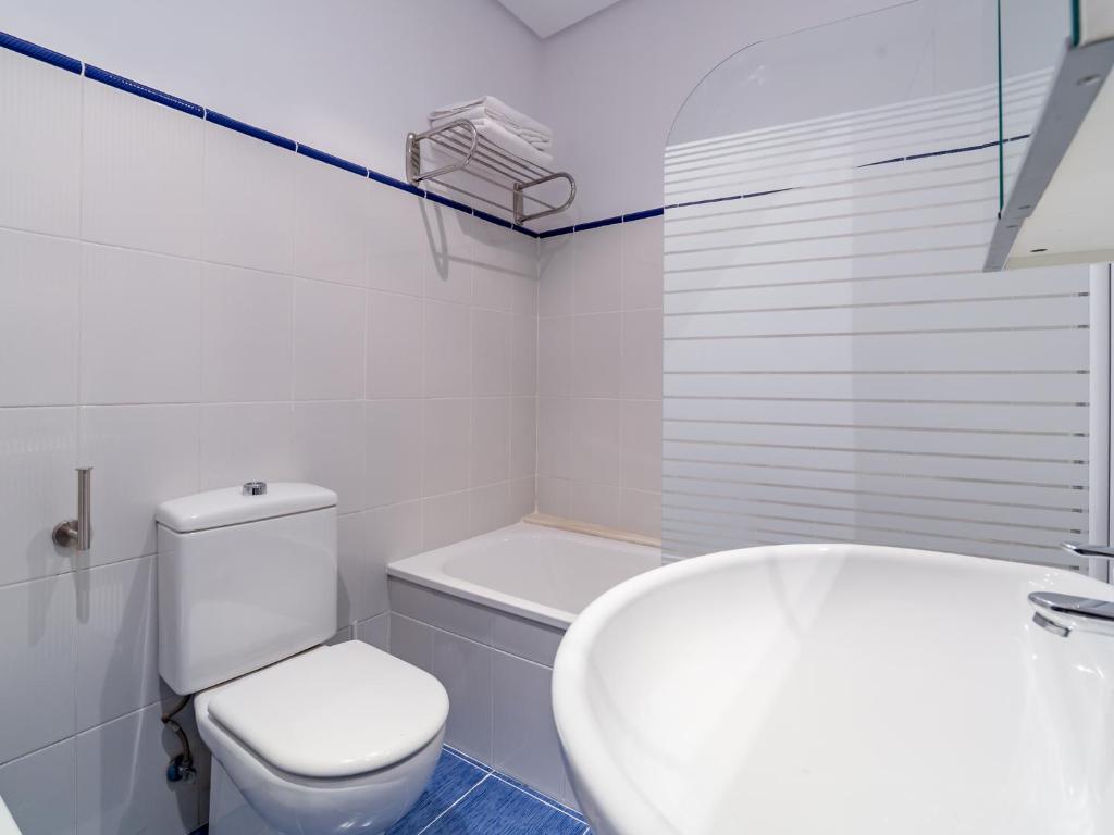 Travel Habitat Ático Calle Comedias, Valencia – Precios ...