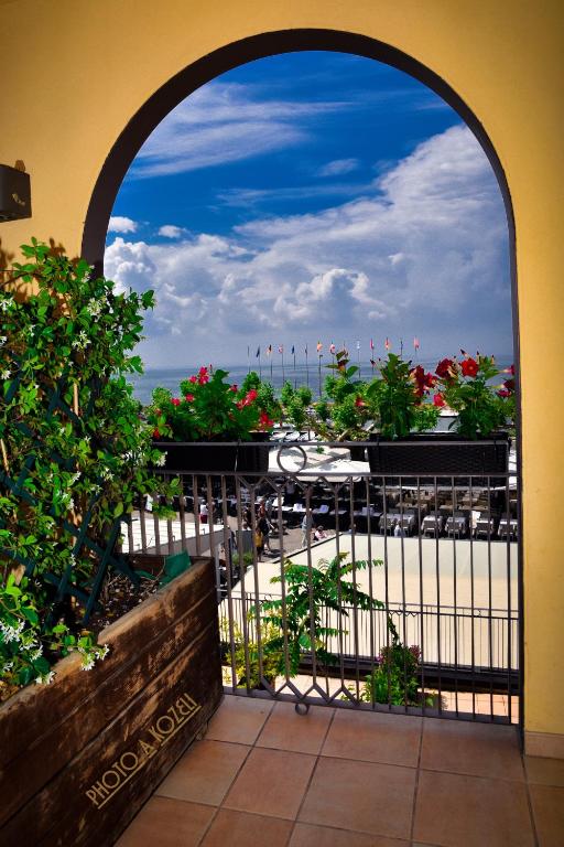 Balkón nebo terasa v ubytování Hotel Ristorante Miralago