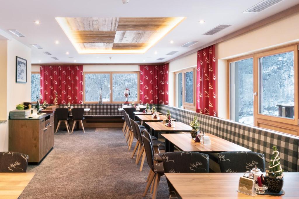 Restaurace v ubytování Hotel Waldcafe