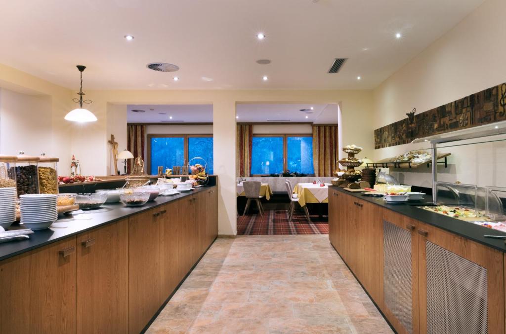 Kuchyň nebo kuchyňský kout v ubytování Hotel Waldcafe