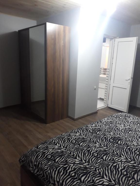 Postel nebo postele na pokoji v ubytování Guest House Khergiani