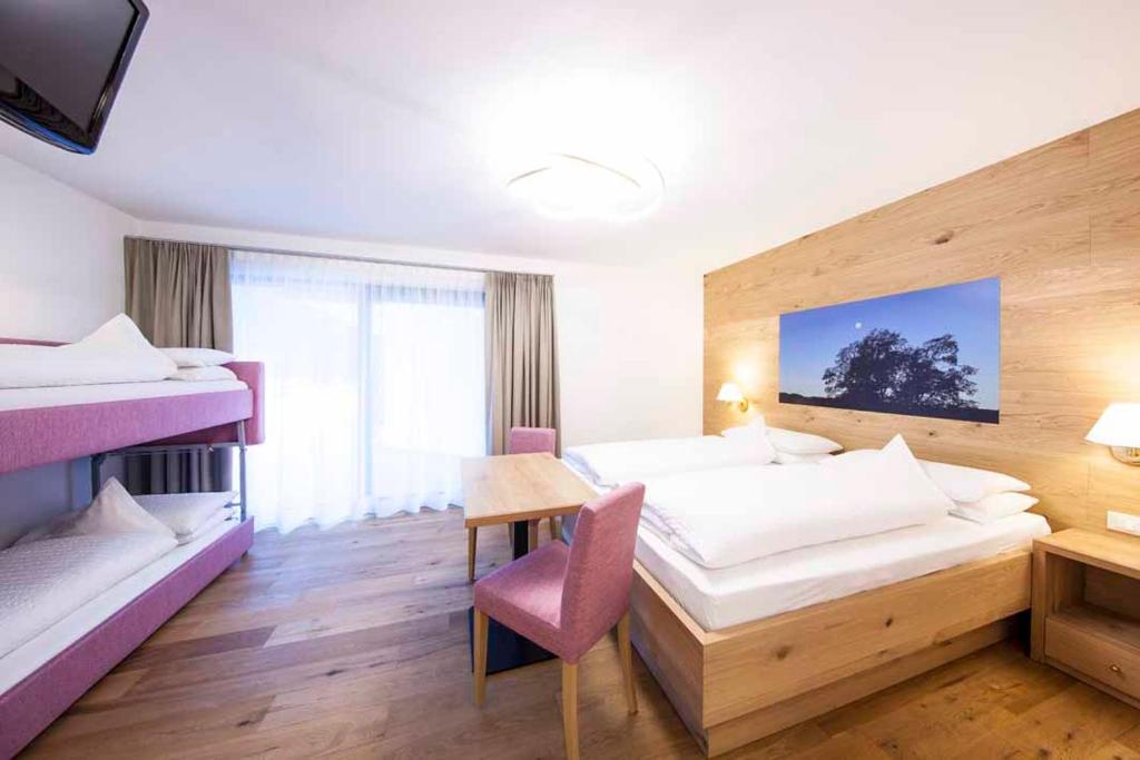 Postel nebo postele na pokoji v ubytování Hotel Garni Morene