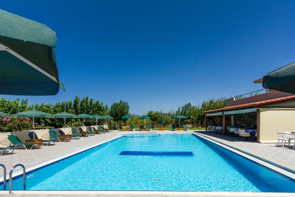 Piscine de l'établissement Mediterranean Hotel & Apartments ou située à proximité