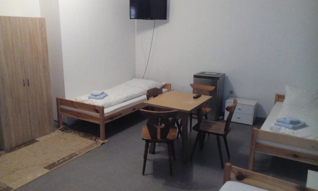 Postel nebo postele na pokoji v ubytování Gasthof zum Nibelungenbauer