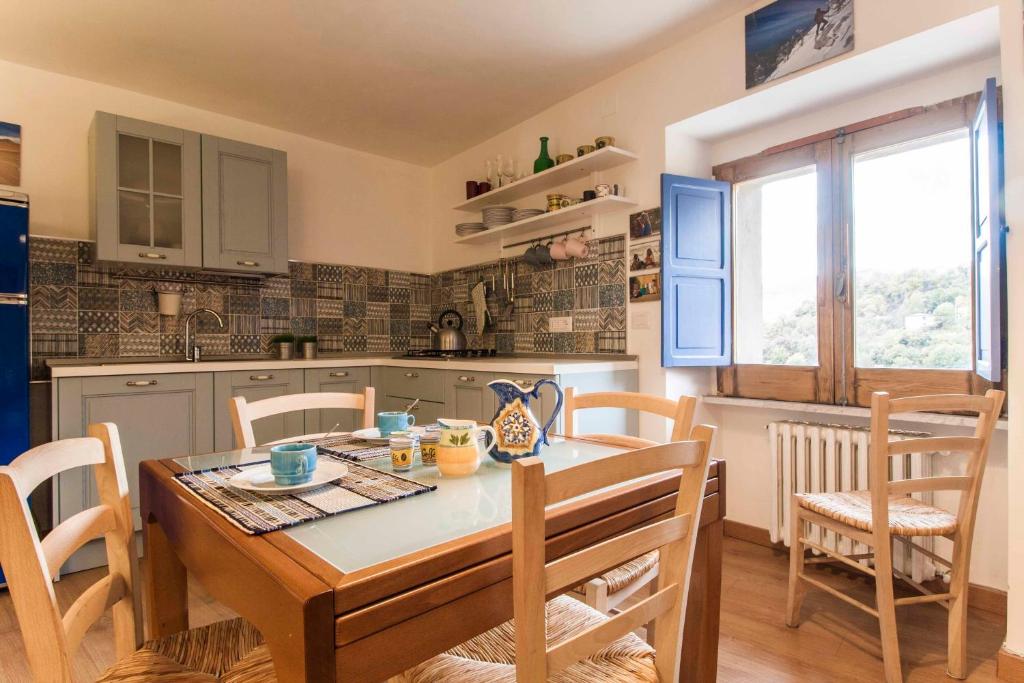 A kitchen or kitchenette at Casa dell'Avventura