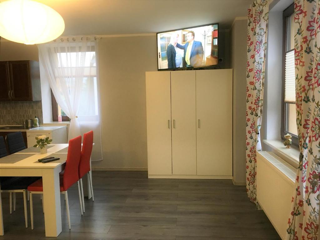 Kuchyňa alebo kuchynka v ubytovaní Zajazd Stodoła sauna w cenie