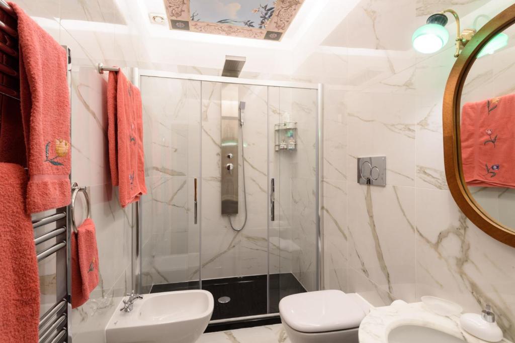 A bathroom at Domus Nannini SPA - Palazzo Nannini