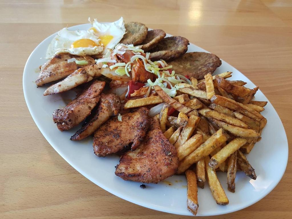 Jídlo v penzionu nebo okolí