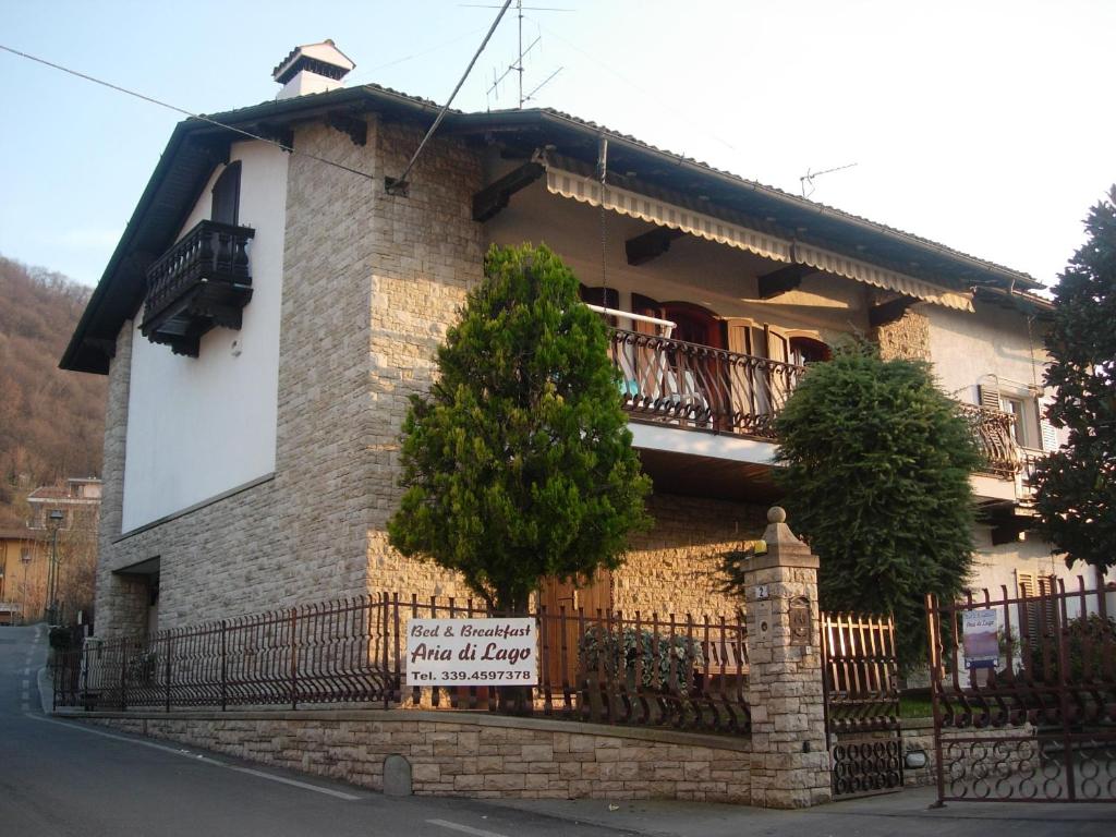 Budova, kde se bed and breakfast nachází
