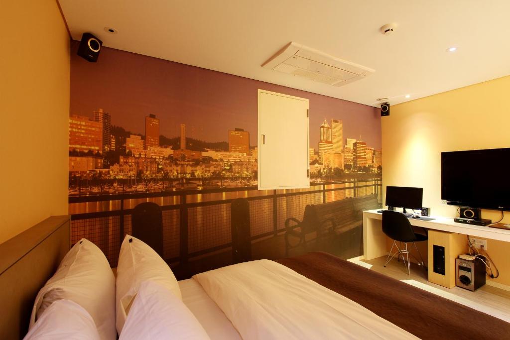 TV a/nebo společenská místnost v ubytování Uijeongbu Latree Hotel