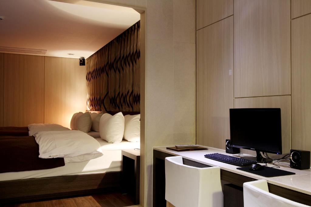 TV a/nebo společenská místnost v ubytování Uijeongbu Latree Hotel