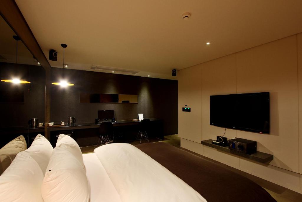 TV a/nebo společenská místnost v ubytování Uijeongbu Latree Hotel