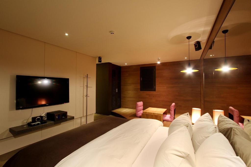 TV a/nebo společenská místnost v ubytování Uijeongbu Latree Hotel