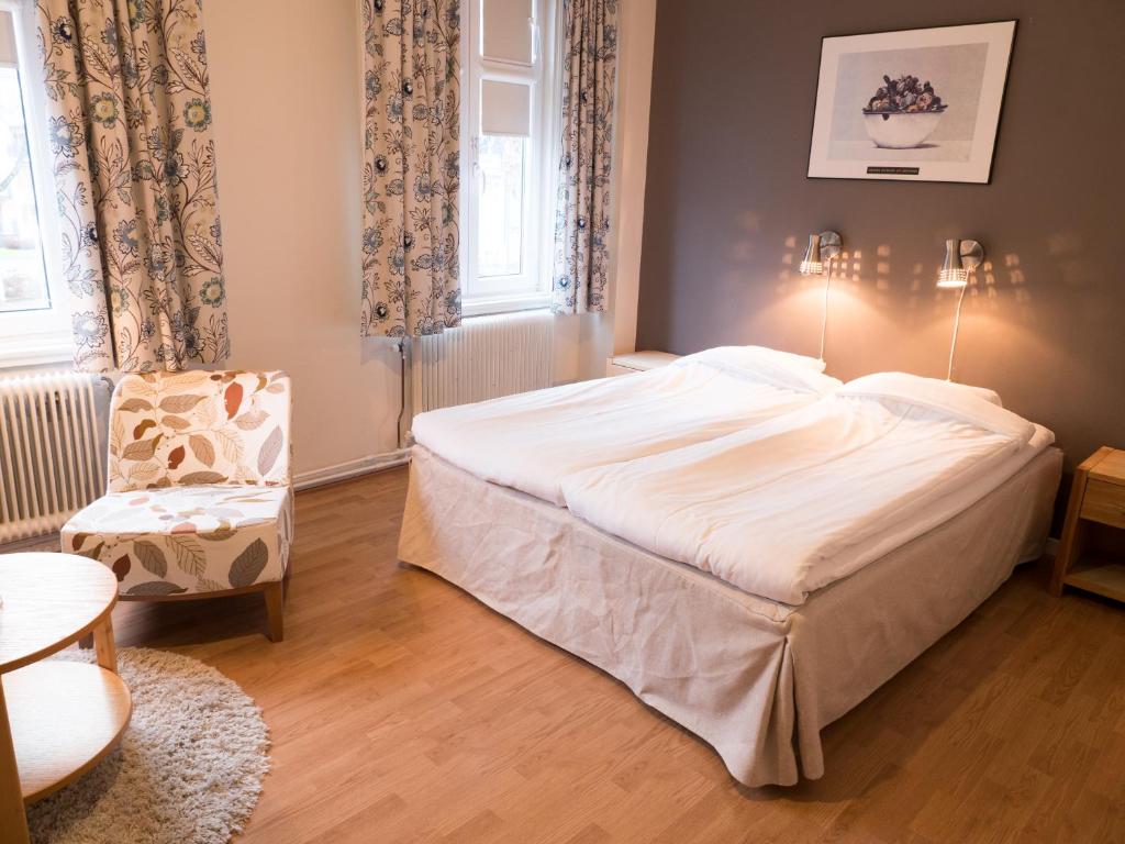 Postel nebo postele na pokoji v ubytování Hotel Åberg Centralhotellet