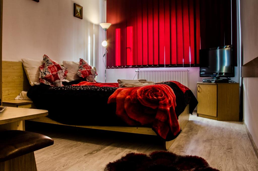Postel nebo postele na pokoji v ubytování Pensiunea Georgibel