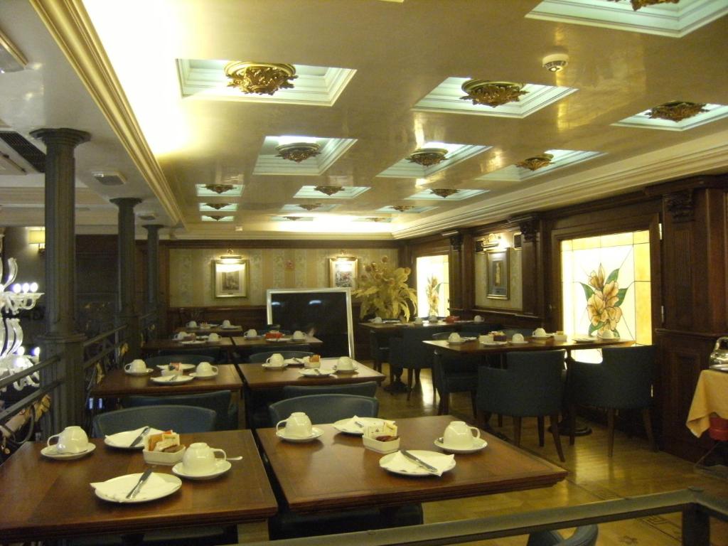 a restaurant with tables and chairs in a room at Royal San Marco Hotel in Venice