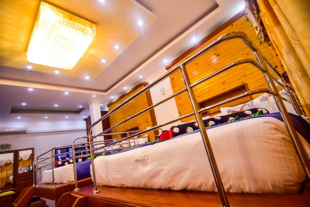 Postel nebo postele na pokoji v ubytování Hotel White House