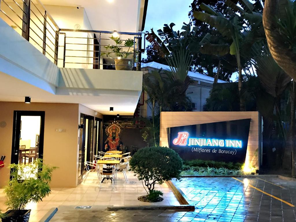 Bazén v ubytování Jinjiang Inn - Boracay Station 1 nebo v jeho okolí
