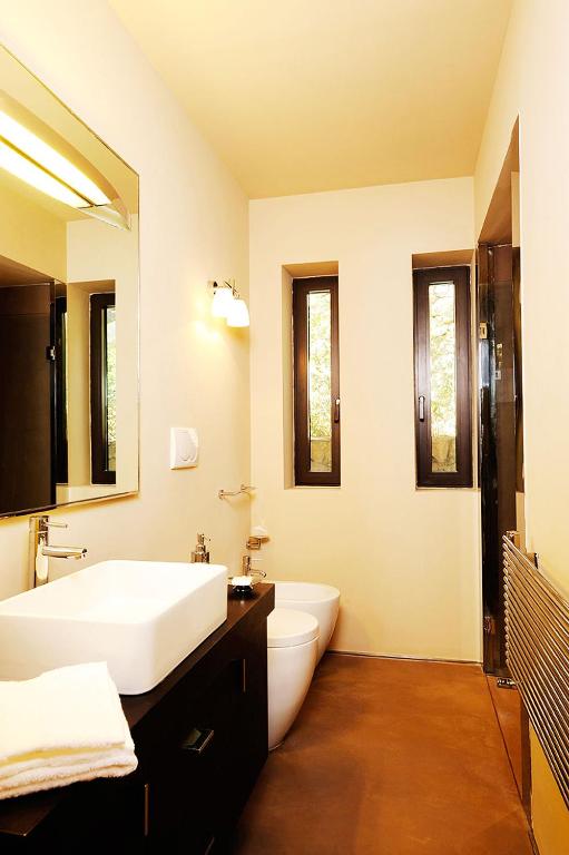 A bed or beds in a room at Villaflair - Design Villa Porto Ercole