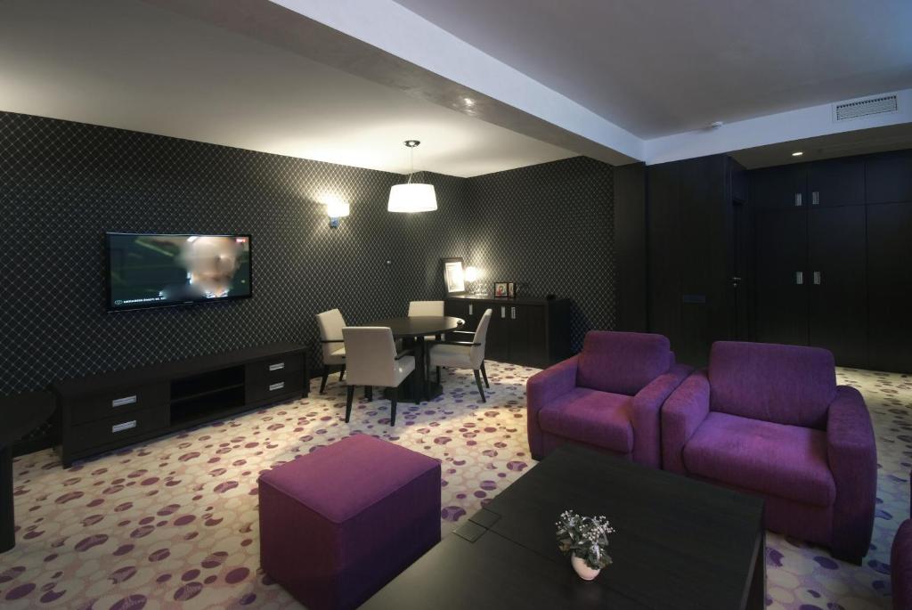 TV a/nebo společenská místnost v ubytování Hotel Park Doboj