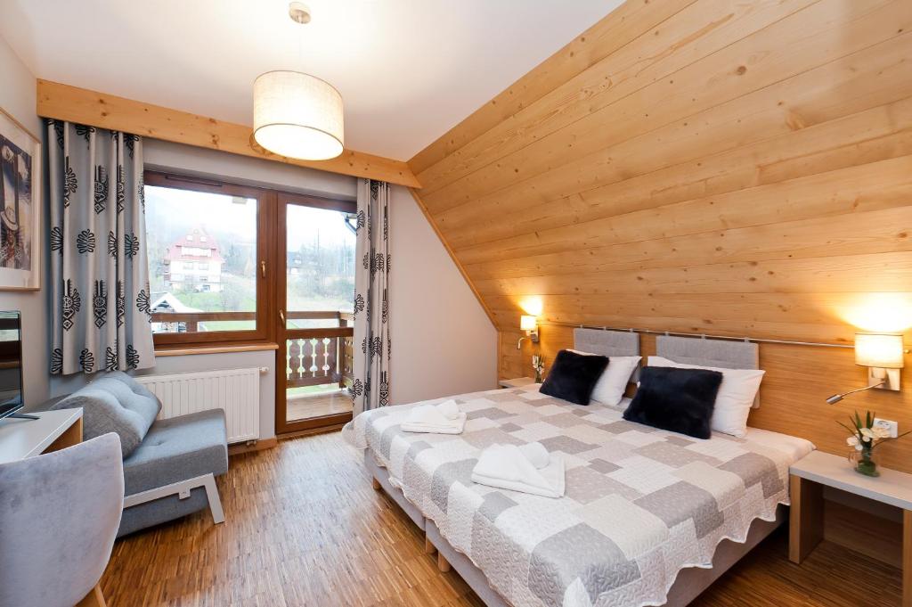Posteľ alebo postele v izbe v ubytovaní Apartamenty Sun & Snow Resorts Lipki Park z sauną
