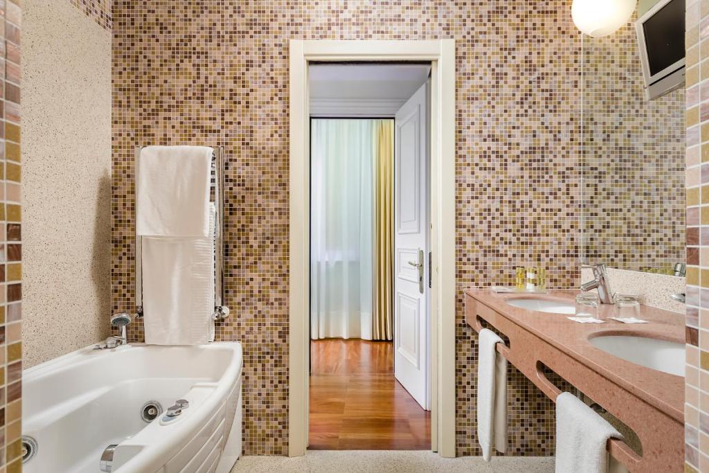 Eurostars Centrale Palace Hotel - Resim 36