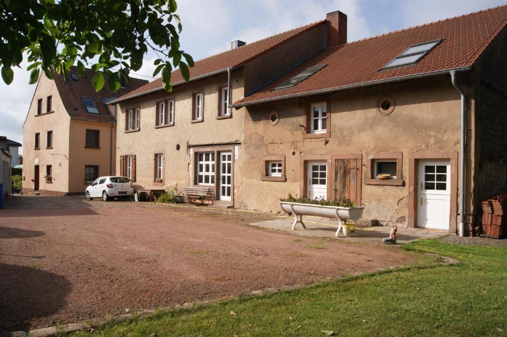 a house with a boat in front of it at Gästehaus &#39;Alte Bäckerei&#39; Kaffeehaus in Großbundenbach