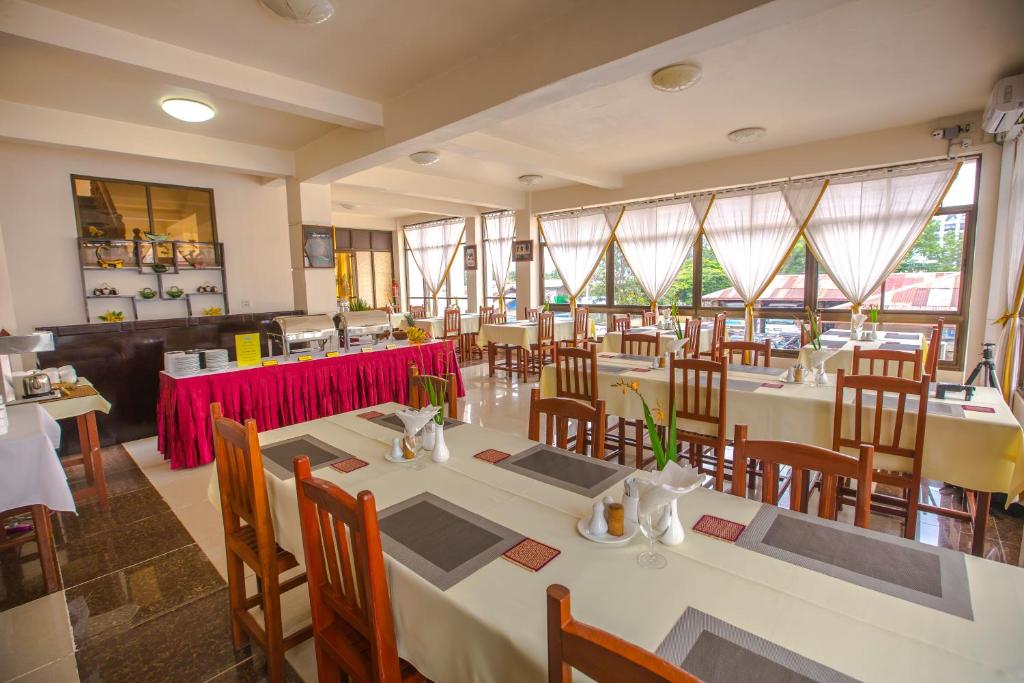 Restaurace v ubytování Inle Apex Hotel