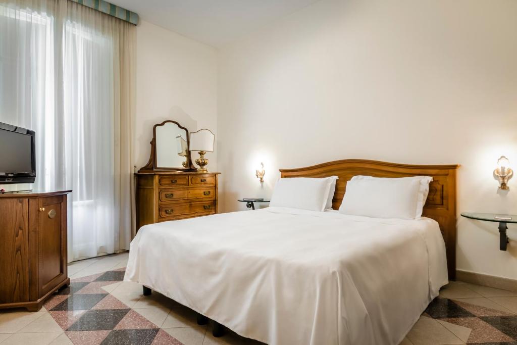 
Family Room with Terrace
