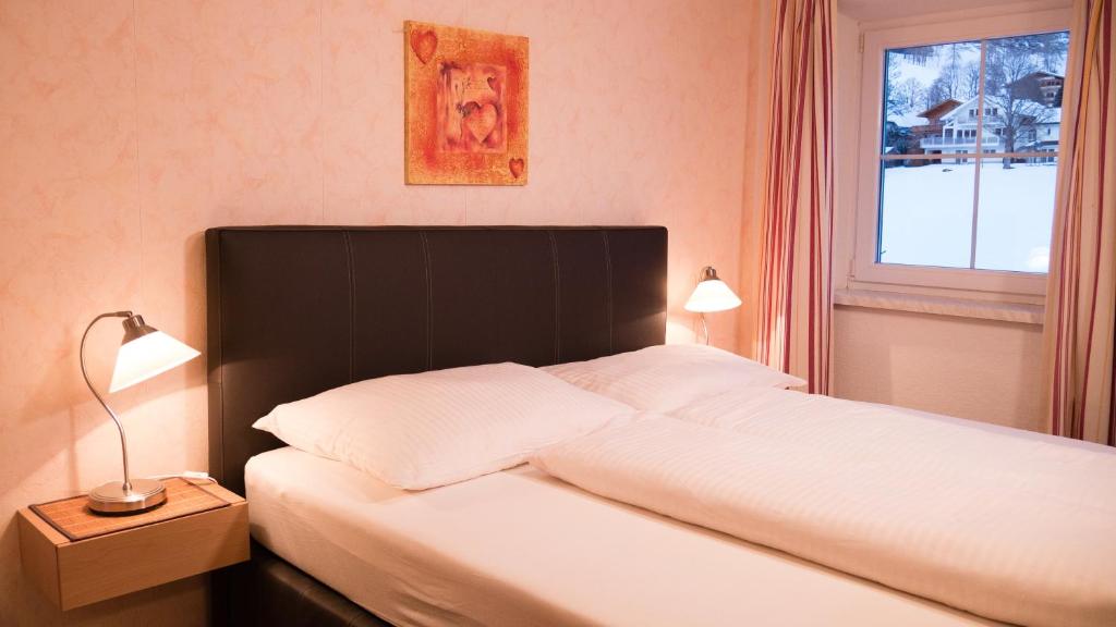 Postel nebo postele na pokoji v ubytování Appartement "Haus Lisa" in Ramsau am Dachstein