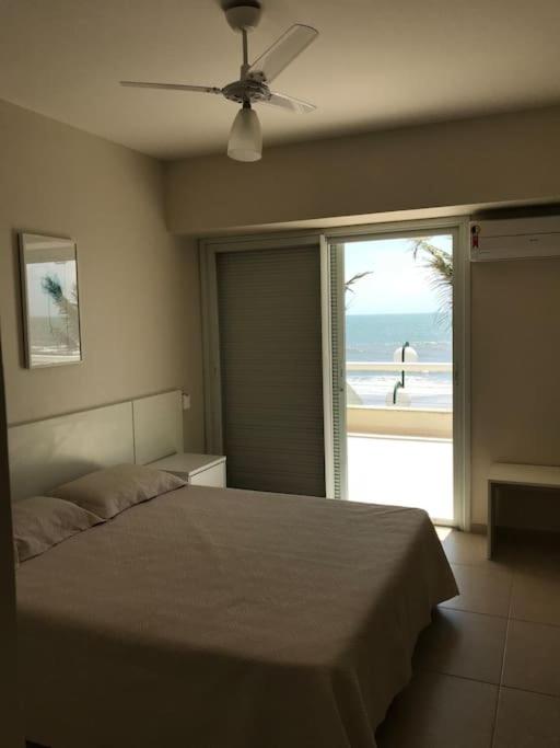  Casa Beira Mar com 5 suites