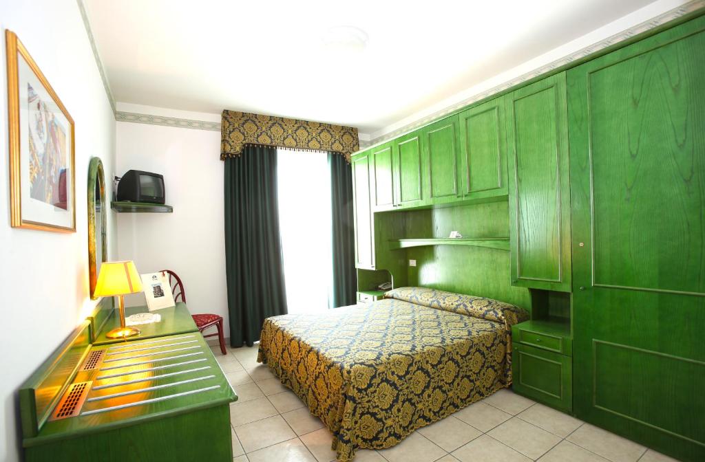 Postel nebo postele na pokoji v ubytování Hotel Garni San Carlo