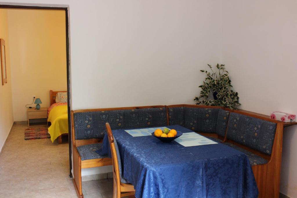 Postel nebo postele na pokoji v ubytování Aaron Apartments