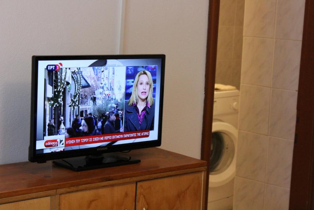 TV a/nebo společenská místnost v ubytování Aaron Apartments