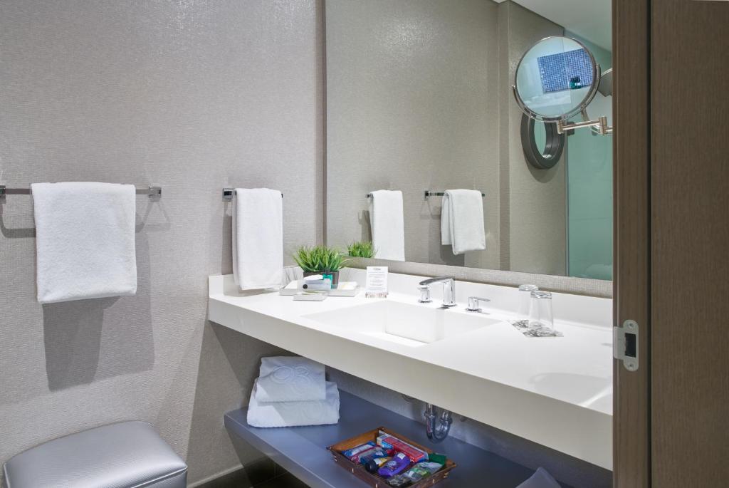 Koupelna v ubytování Hotel 100 Luxury Suites by Preferred