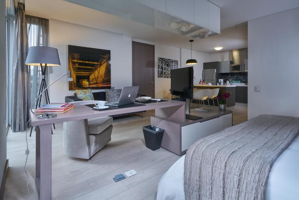 Posezení v ubytování Hotel 100 Luxury Suites by Preferred