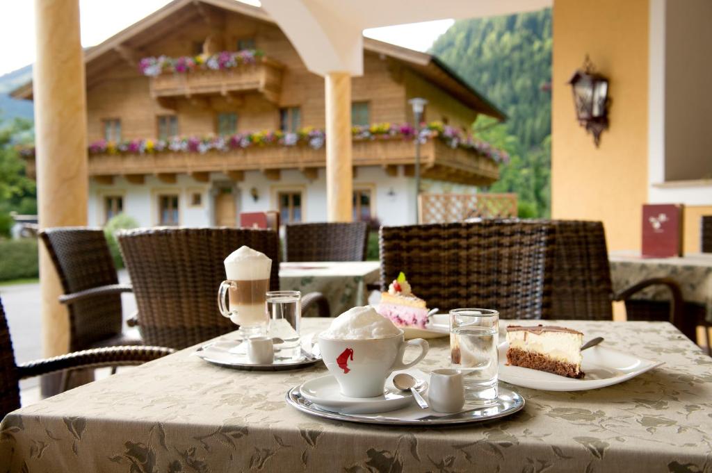 Reštaurácia alebo iné gastronomické zariadenie v ubytovaní Hotel Seeblick