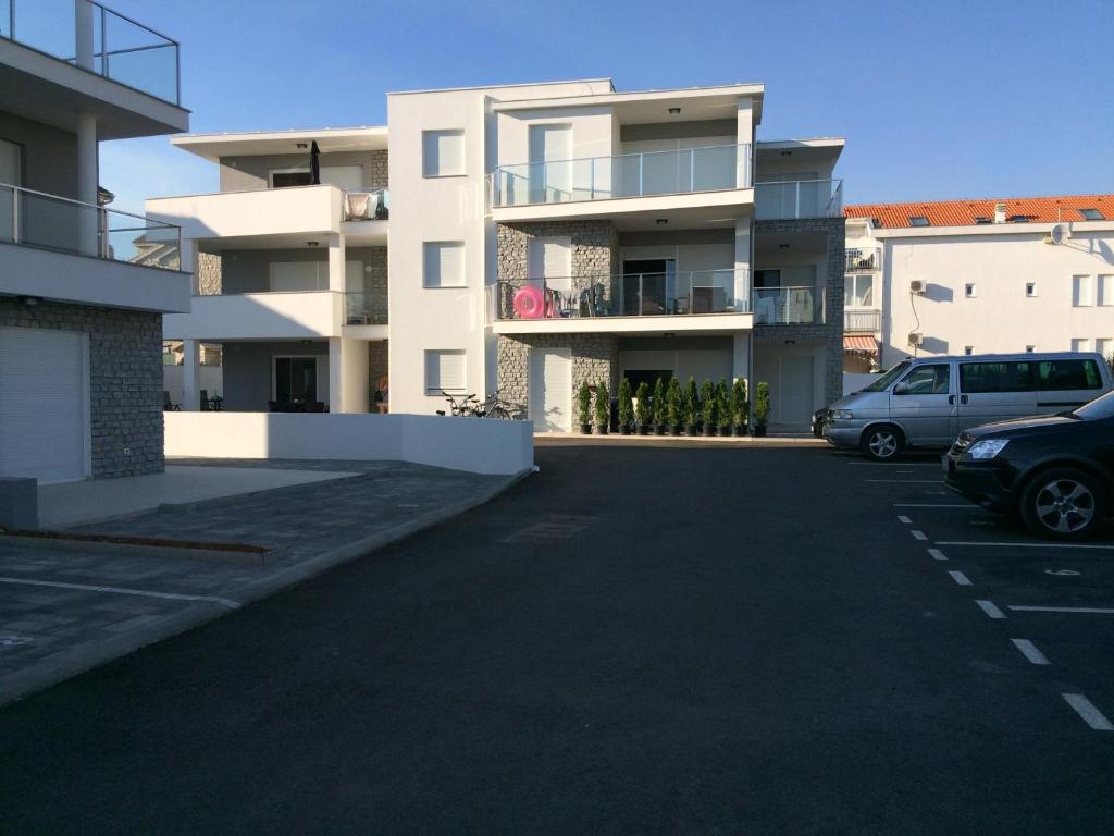 a parking lot in front of a apartment building at Apartment Lola in Srima