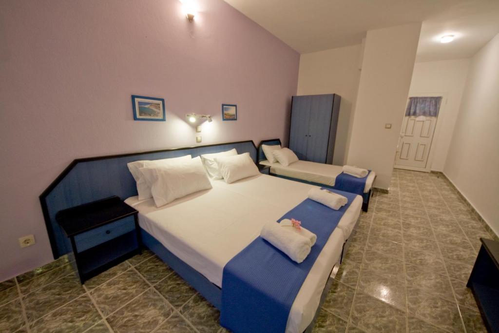 Postel nebo postele na pokoji v ubytování Akti Liakada Hotel
