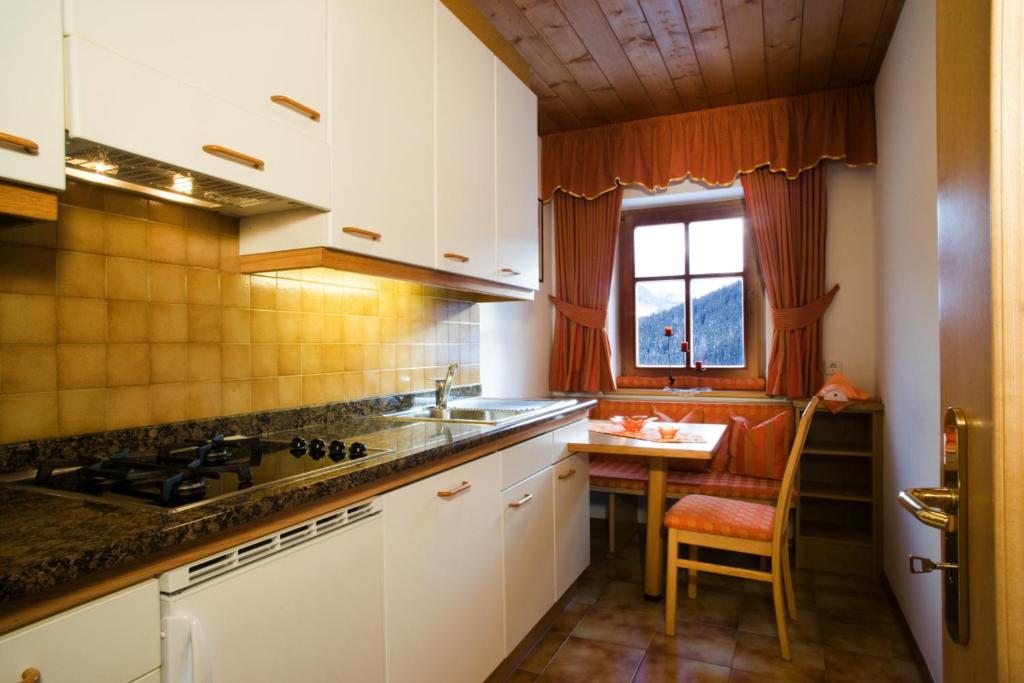 Kuchyňa alebo kuchynka v ubytovaní Appartamenti Loretta