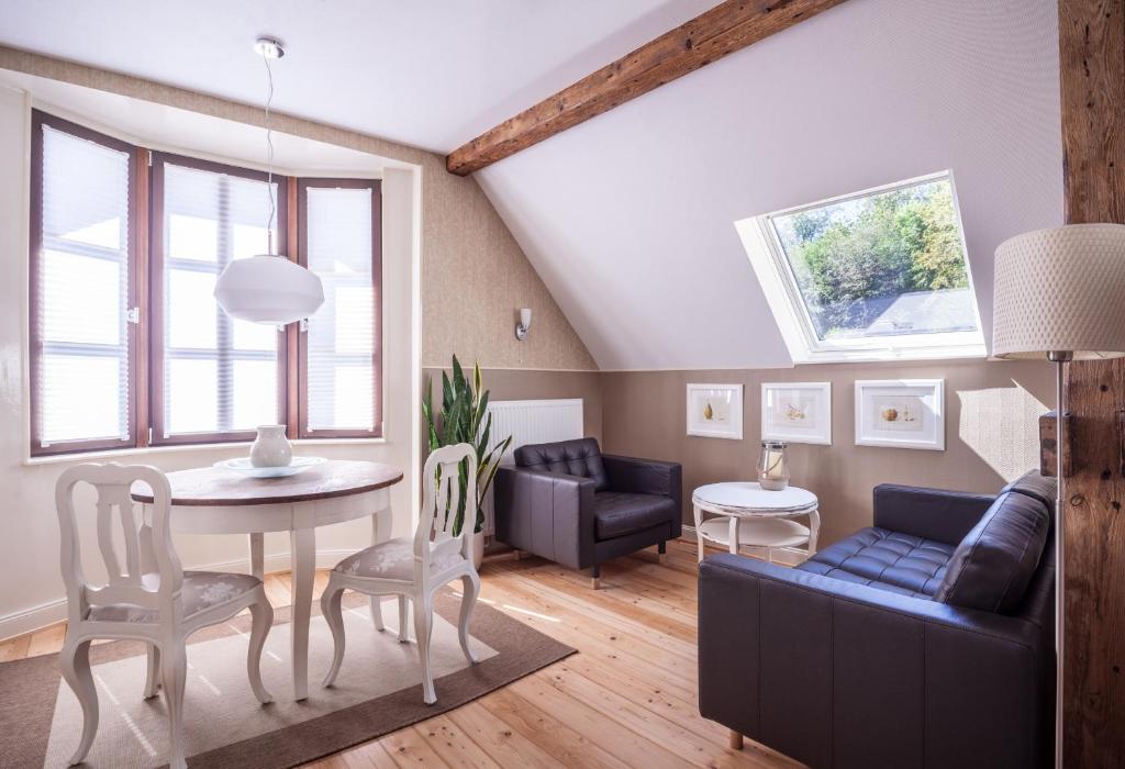 a living room with a couch and a table and chairs at Charming FRIEDA in Maybach