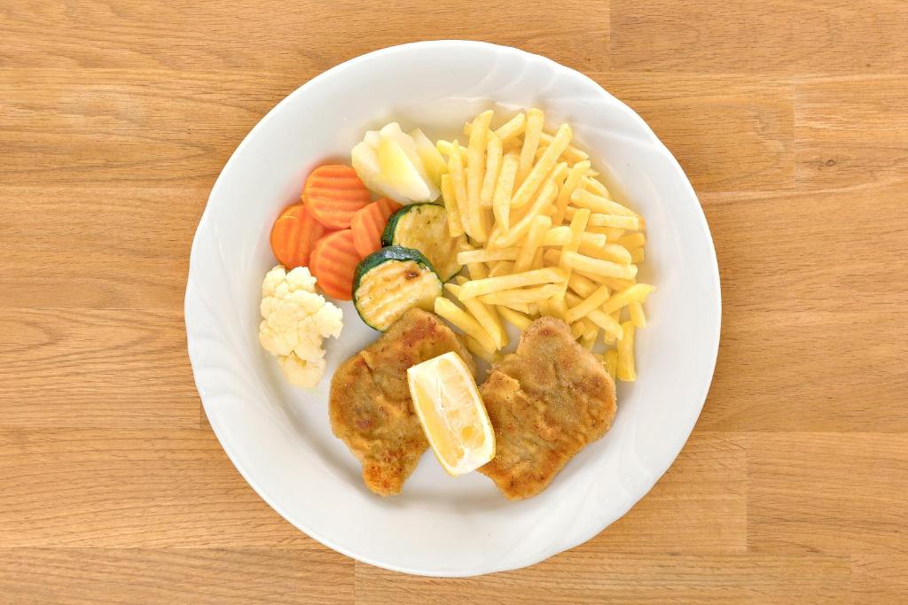 Comida en o cerca de este hotel