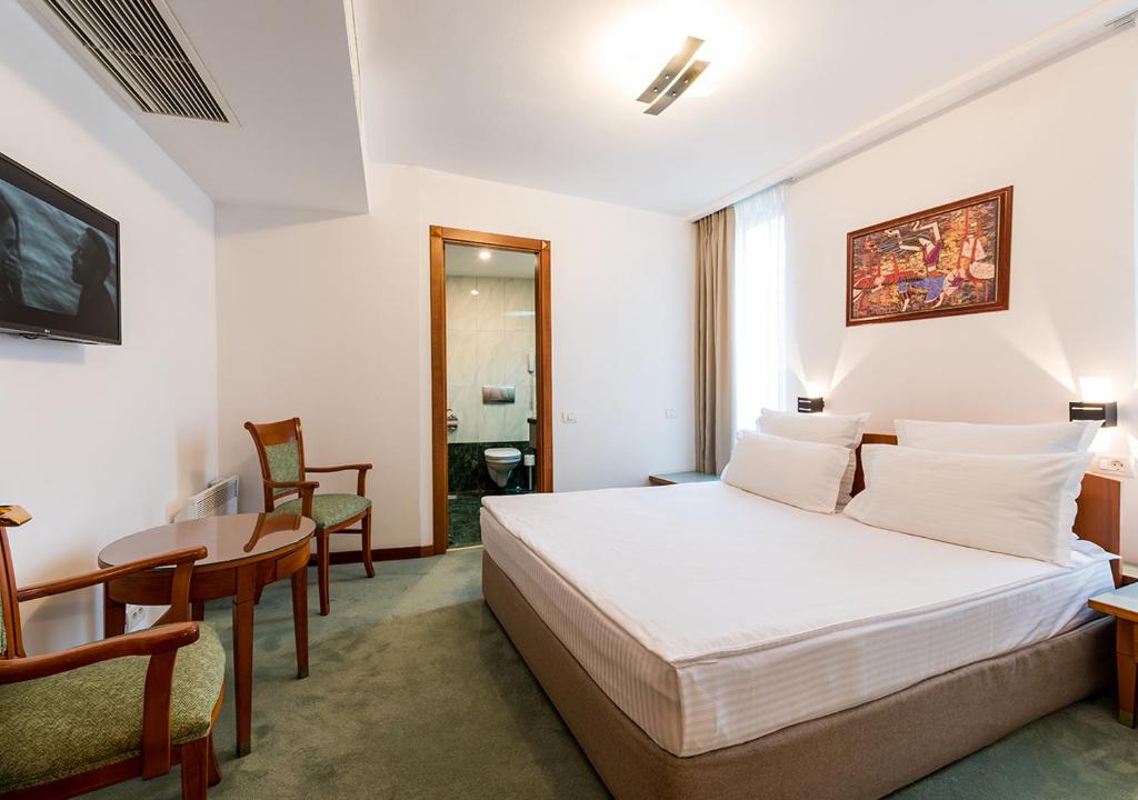 Postel nebo postele na pokoji v ubytování Hotel Duke Romana City Center