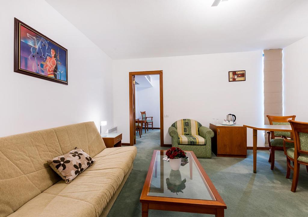 Posezení v ubytování Hotel Duke Romana City Center