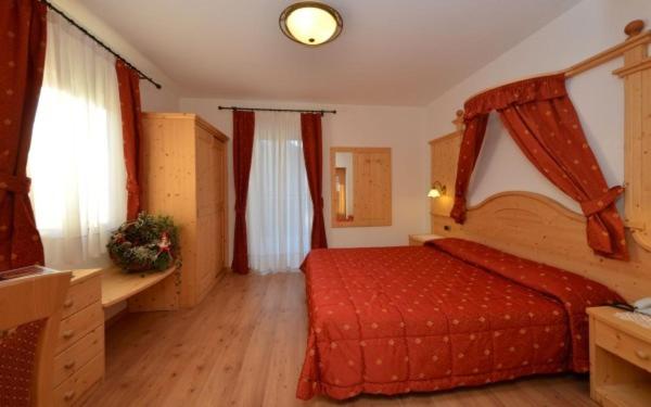 Postel nebo postele na pokoji v ubytování Hotel Zirmes