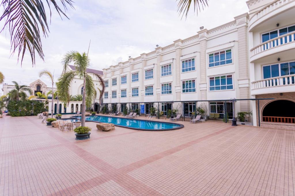 Bazén v ubytování Erawan Hotel nebo v jeho okolí