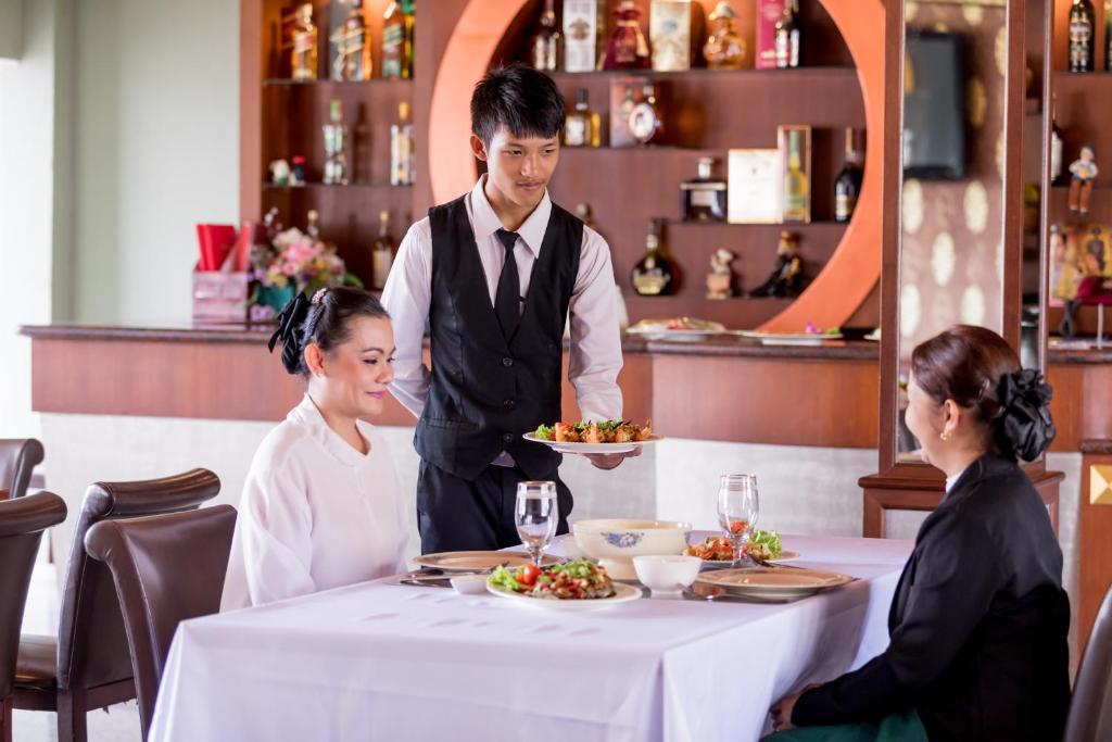 Hosté ubytování Erawan Hotel